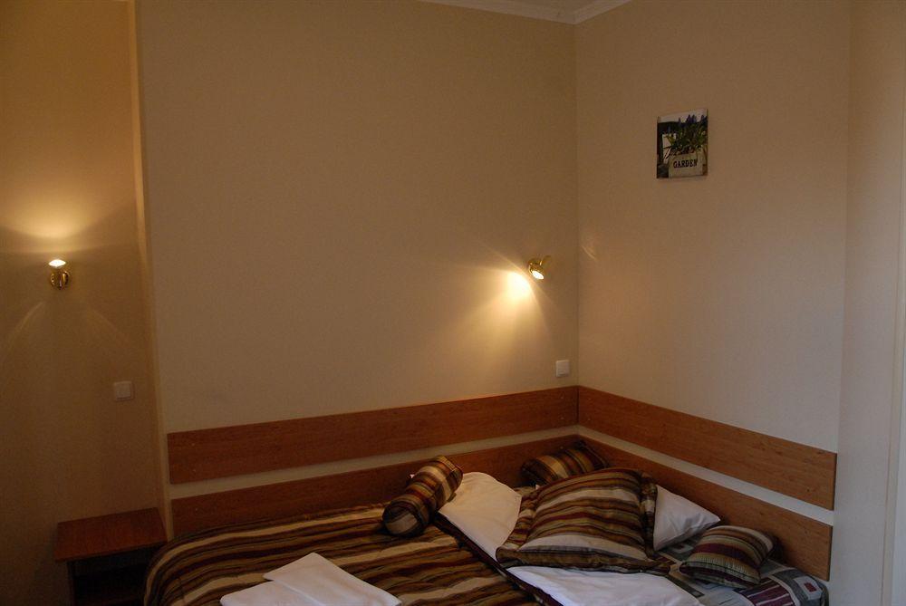 Hotel Knights Court Riga Esterno foto