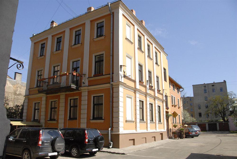 Hotel Knights Court Riga Esterno foto