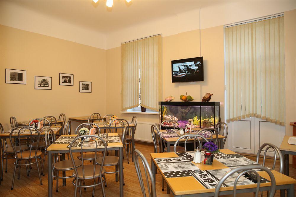 Hotel Knights Court Riga Esterno foto
