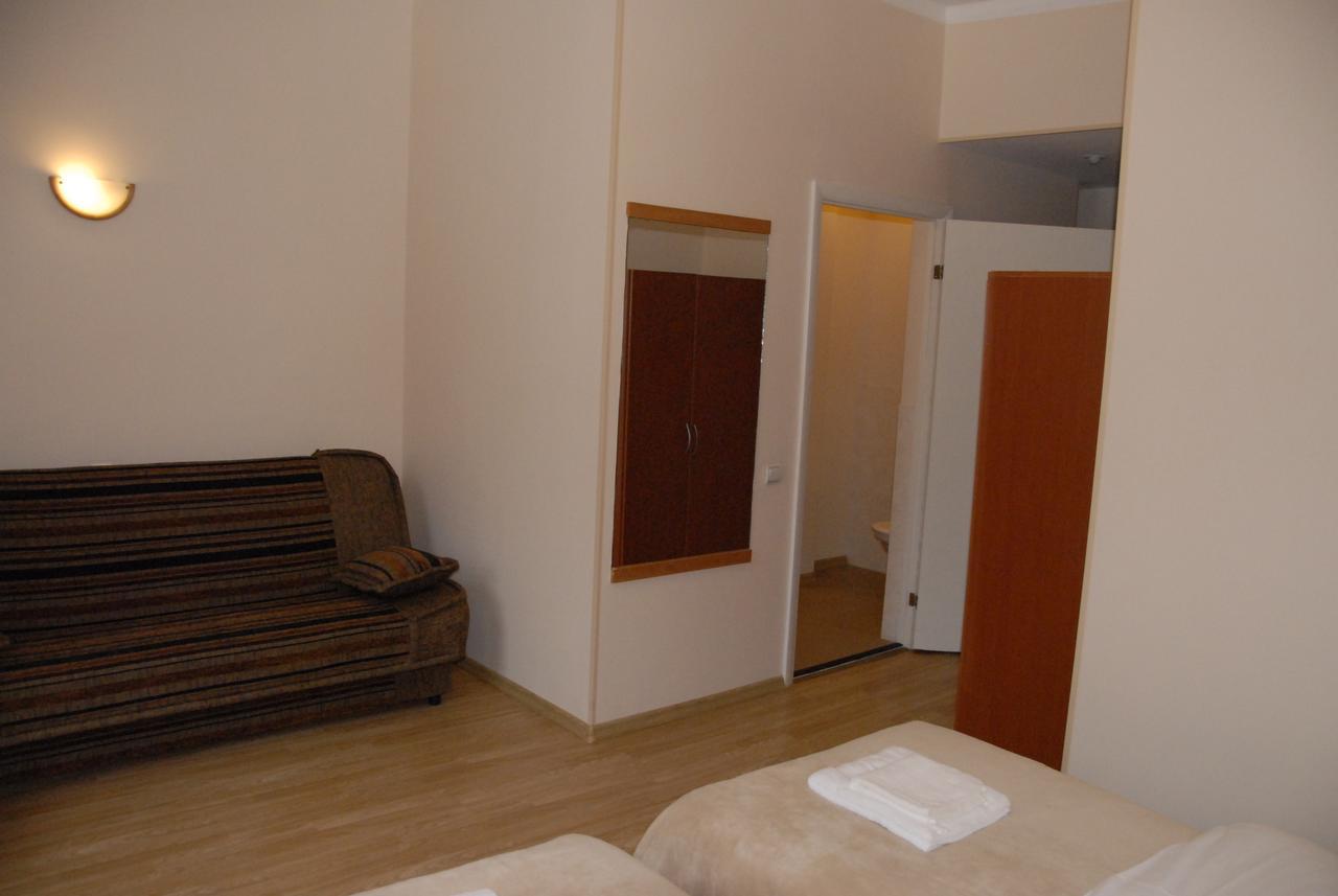 Hotel Knights Court Riga Esterno foto