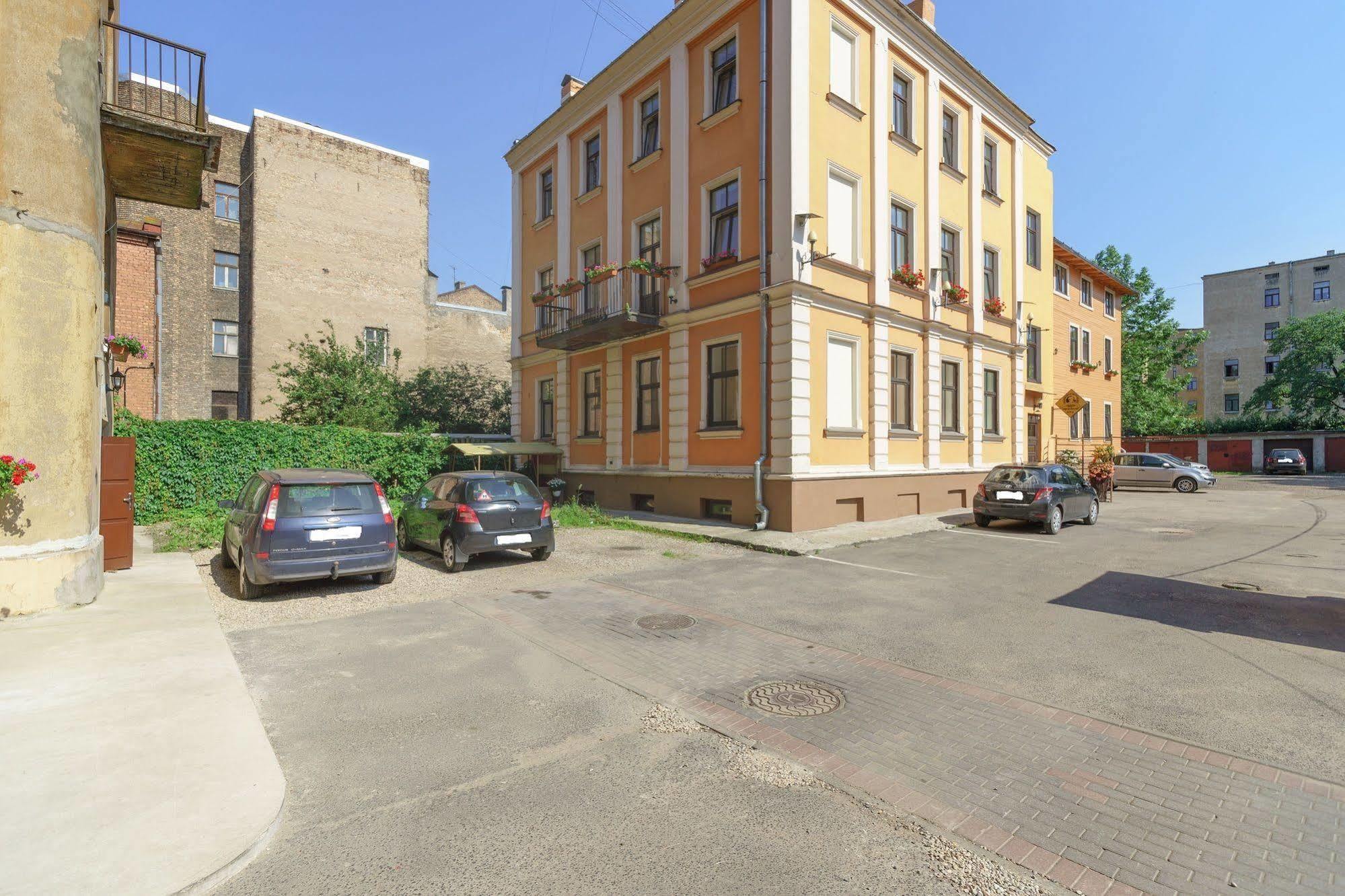 Hotel Knights Court Riga Esterno foto