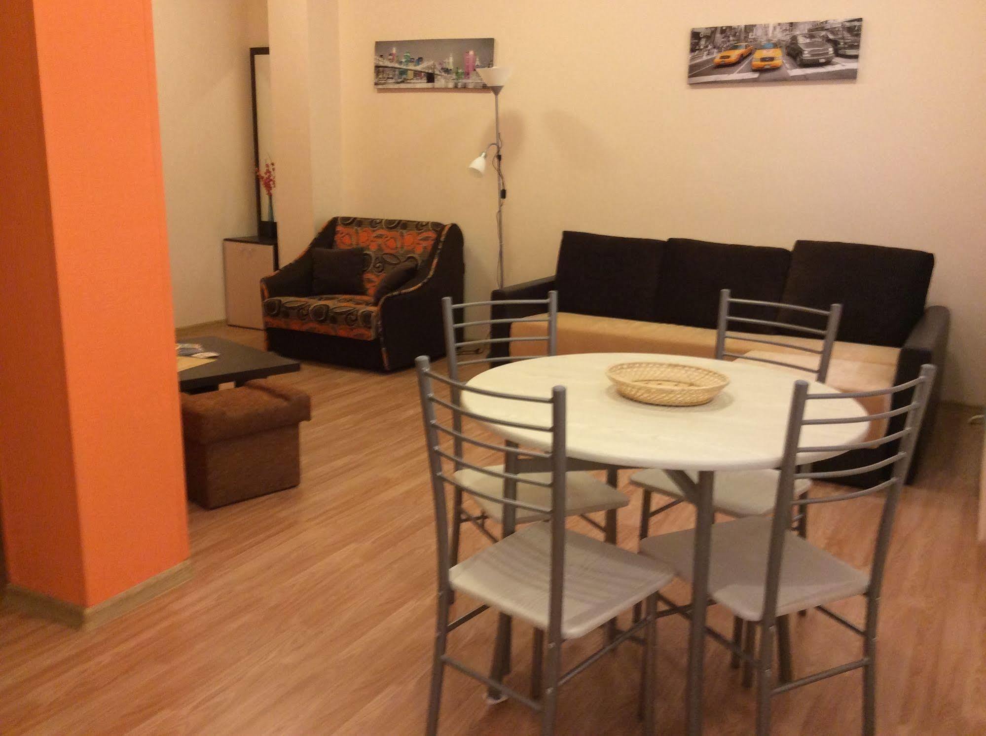 Hotel Knights Court Riga Esterno foto