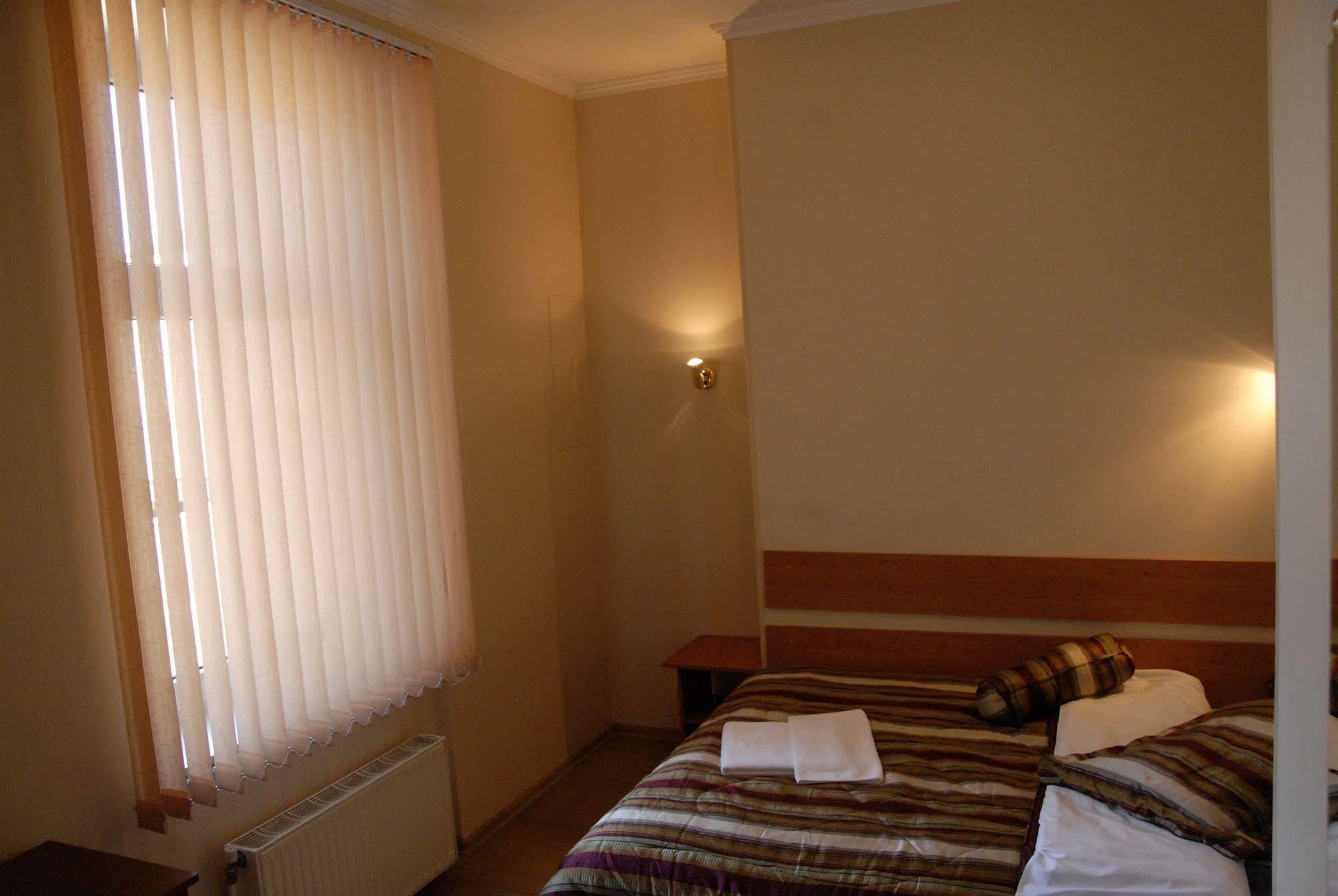 Hotel Knights Court Riga Esterno foto