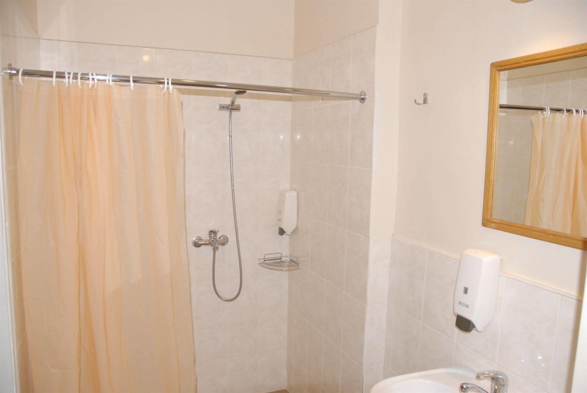 Hotel Knights Court Riga Esterno foto