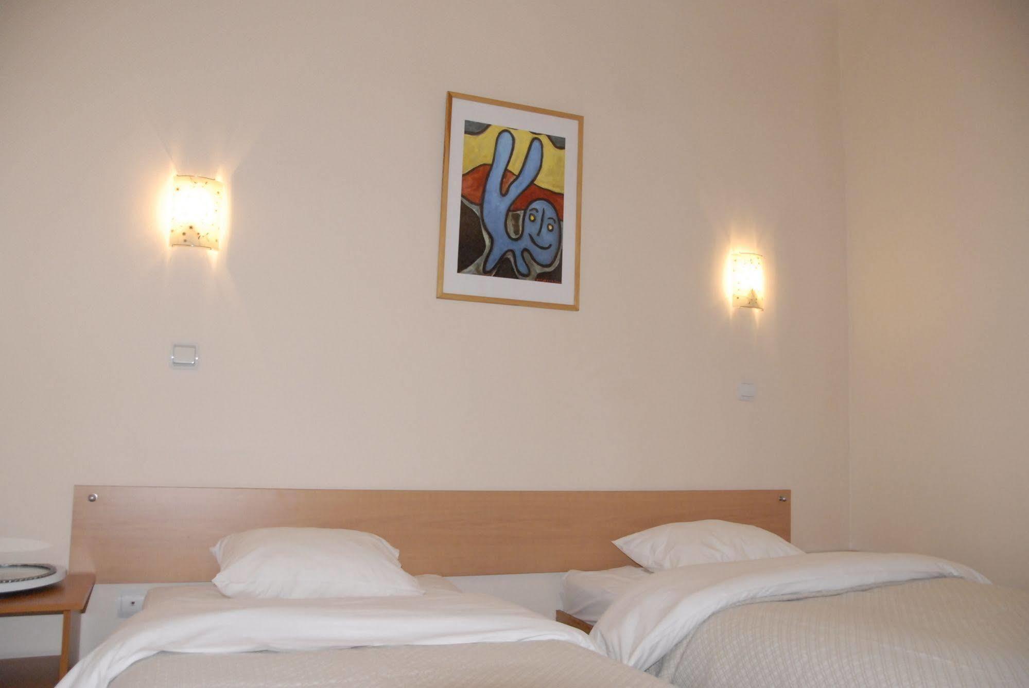 Hotel Knights Court Riga Esterno foto