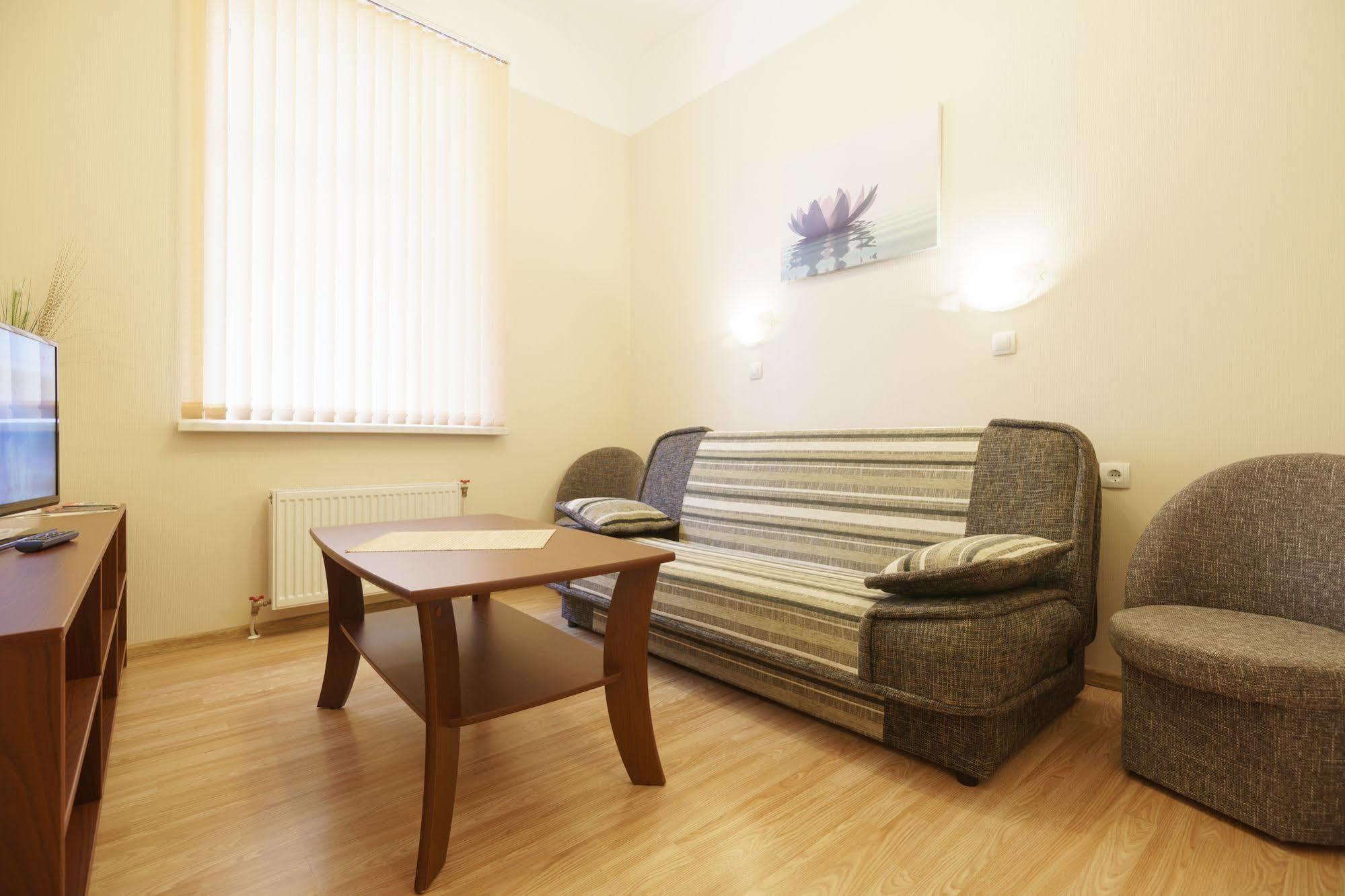 Hotel Knights Court Riga Esterno foto