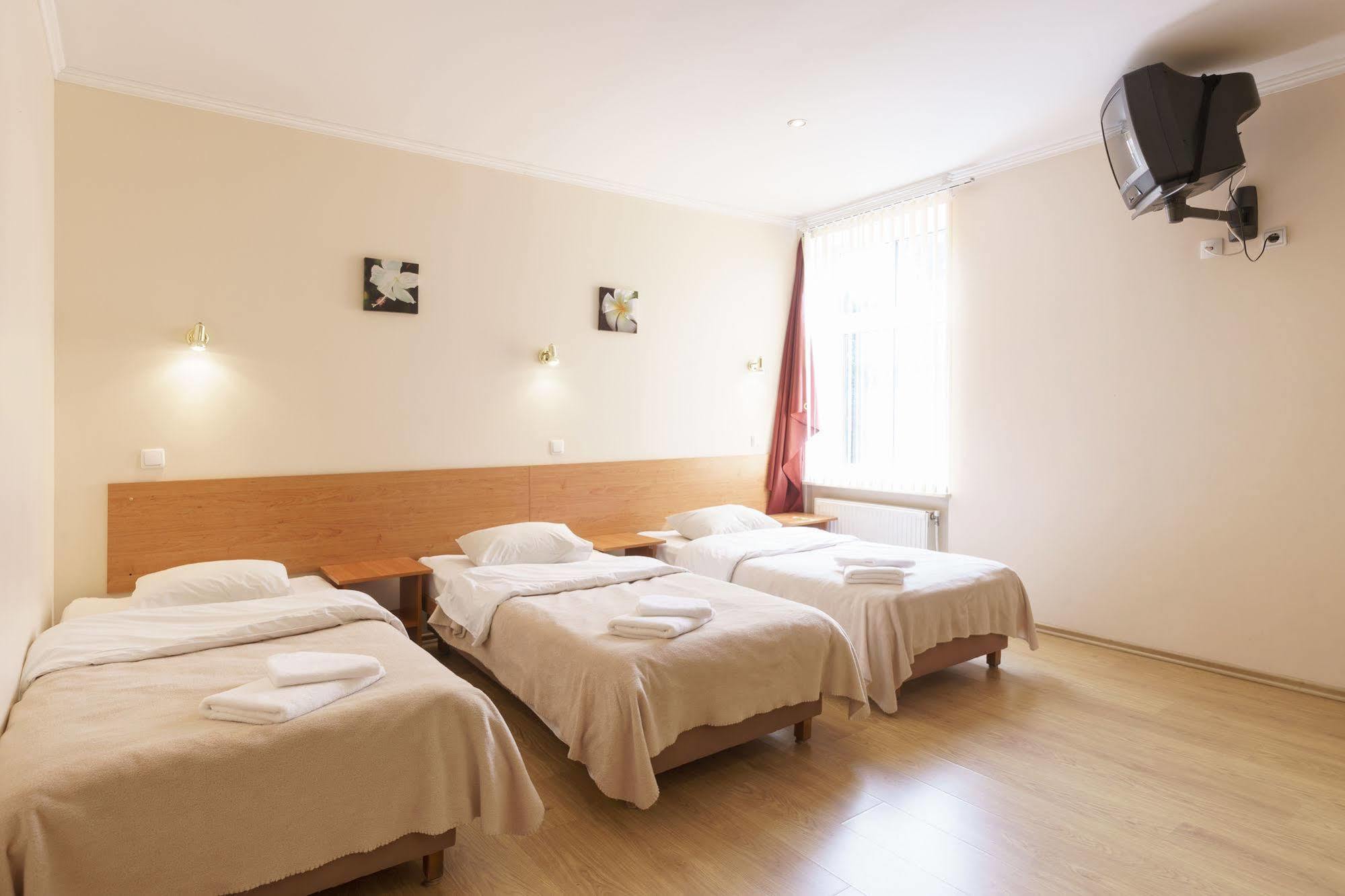 Hotel Knights Court Riga Esterno foto