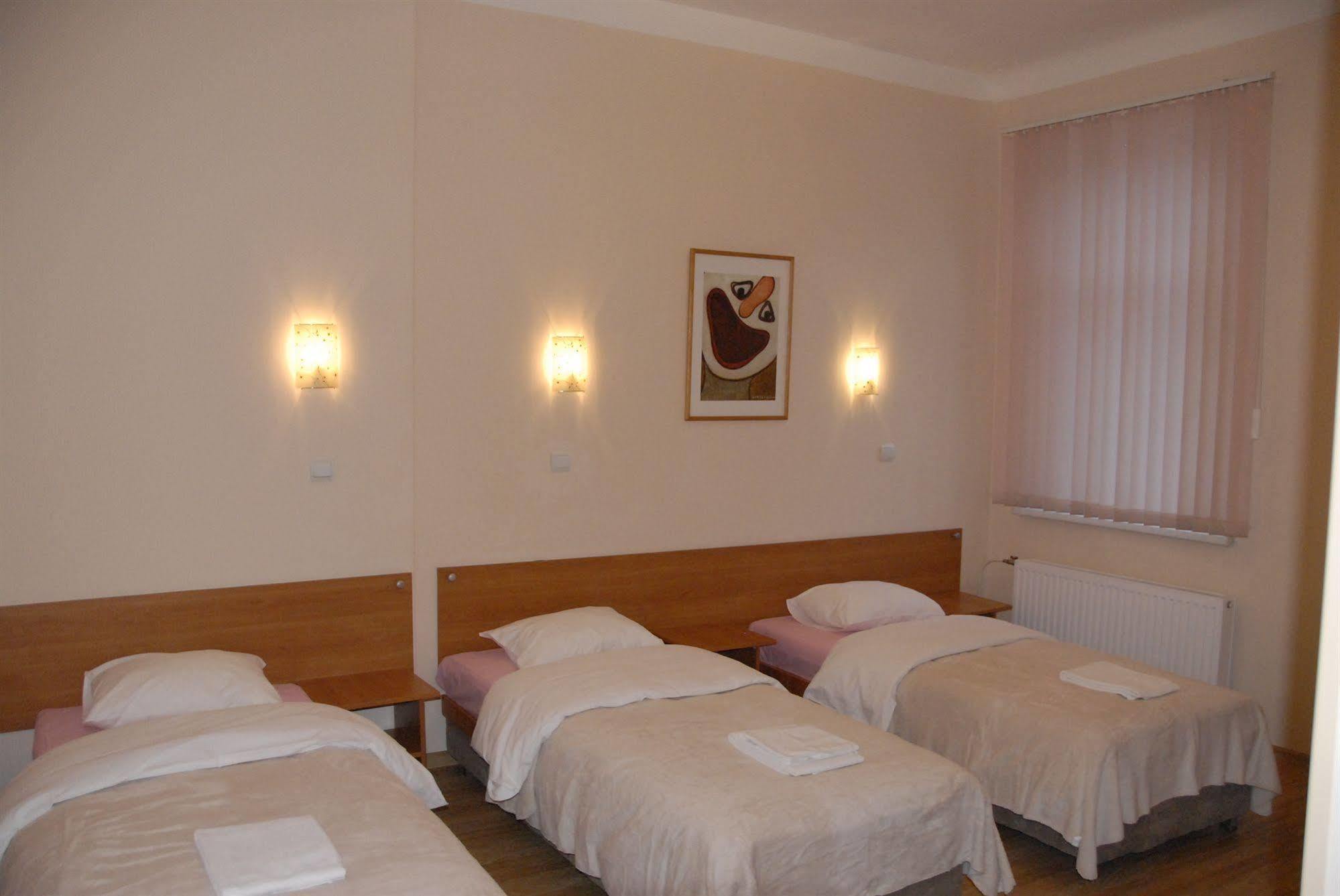 Hotel Knights Court Riga Esterno foto