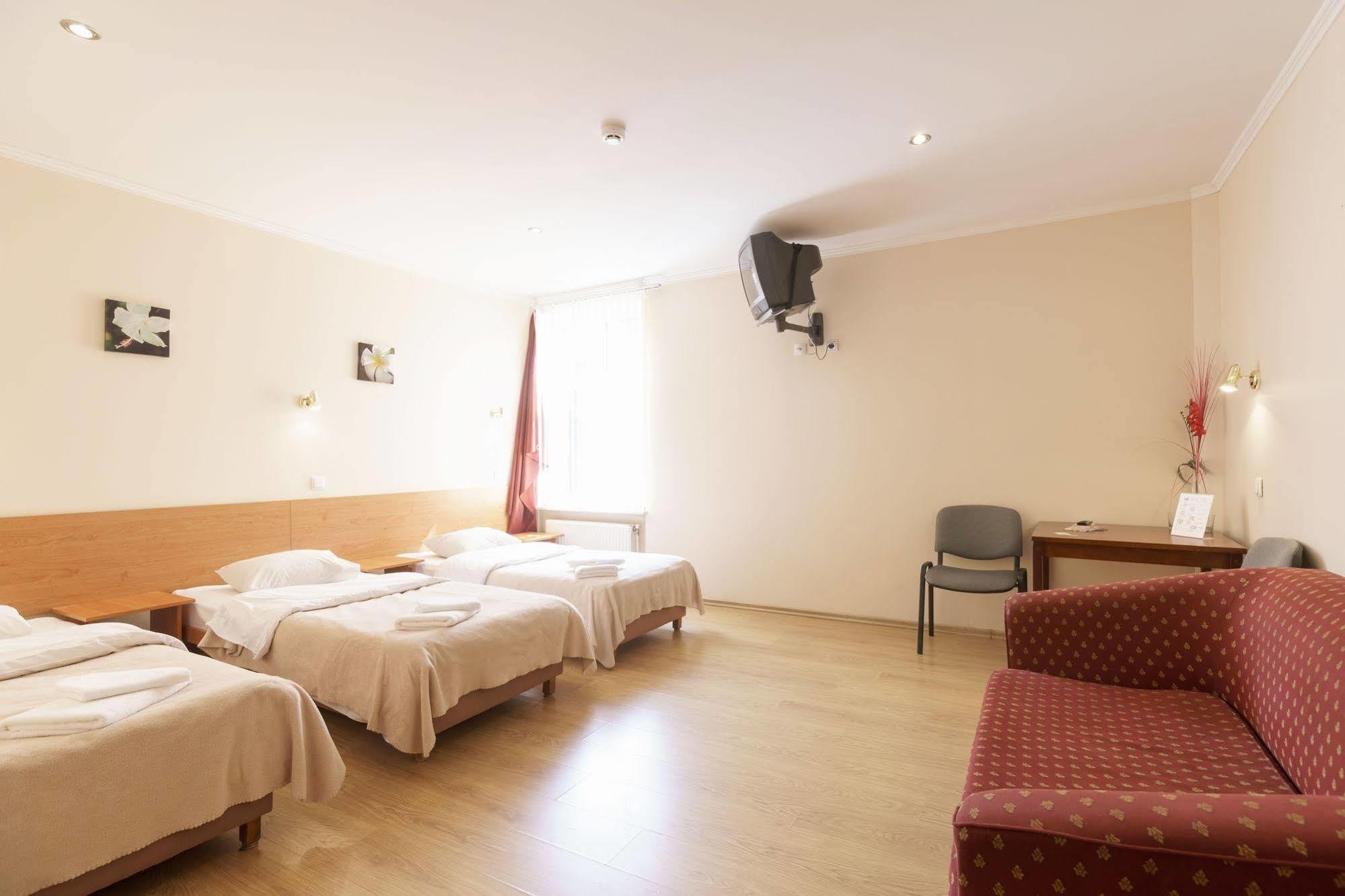 Hotel Knights Court Riga Esterno foto