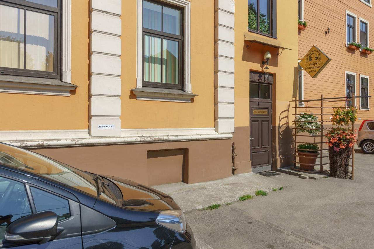 Hotel Knights Court Riga Esterno foto