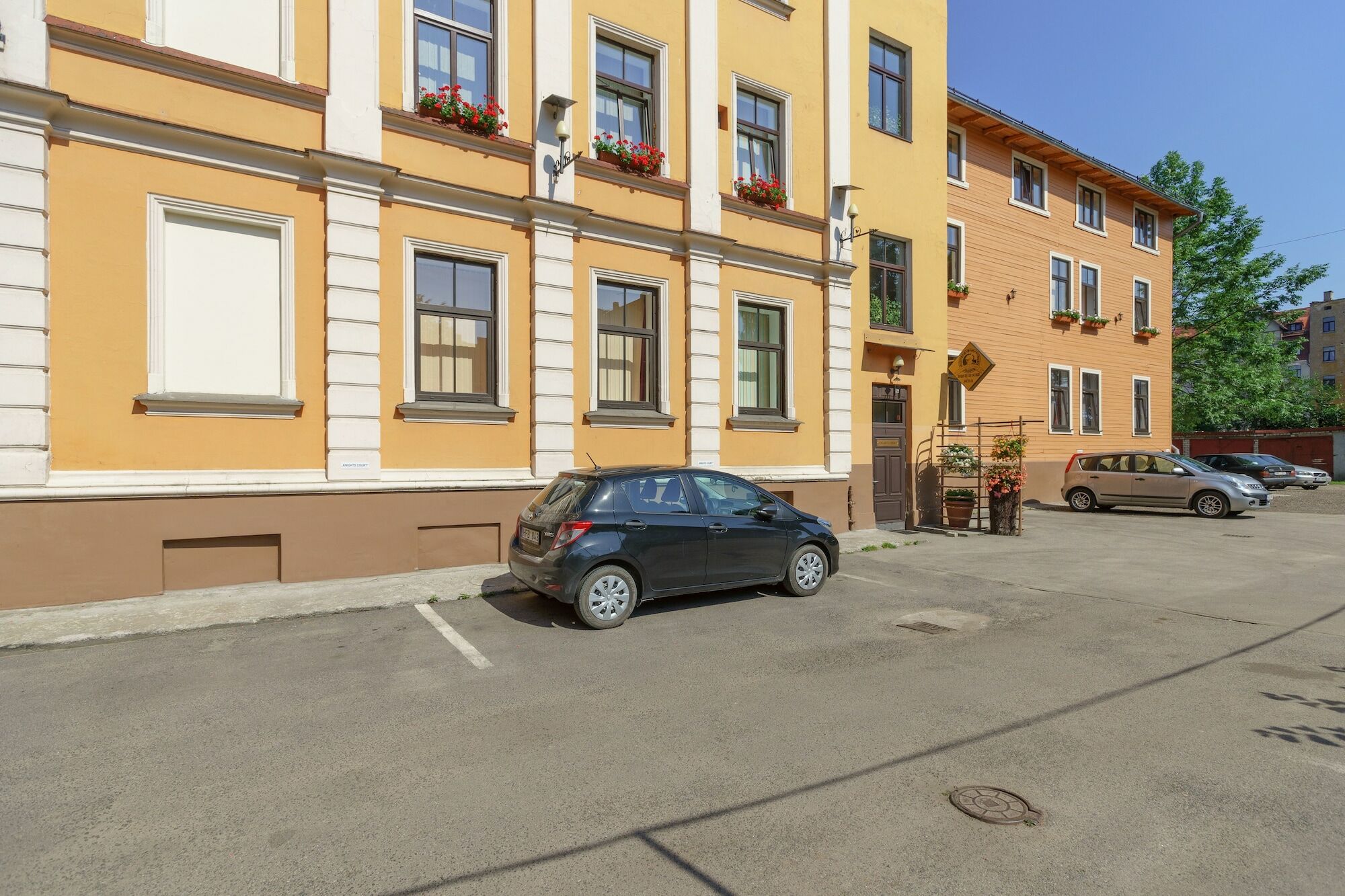 Hotel Knights Court Riga Esterno foto