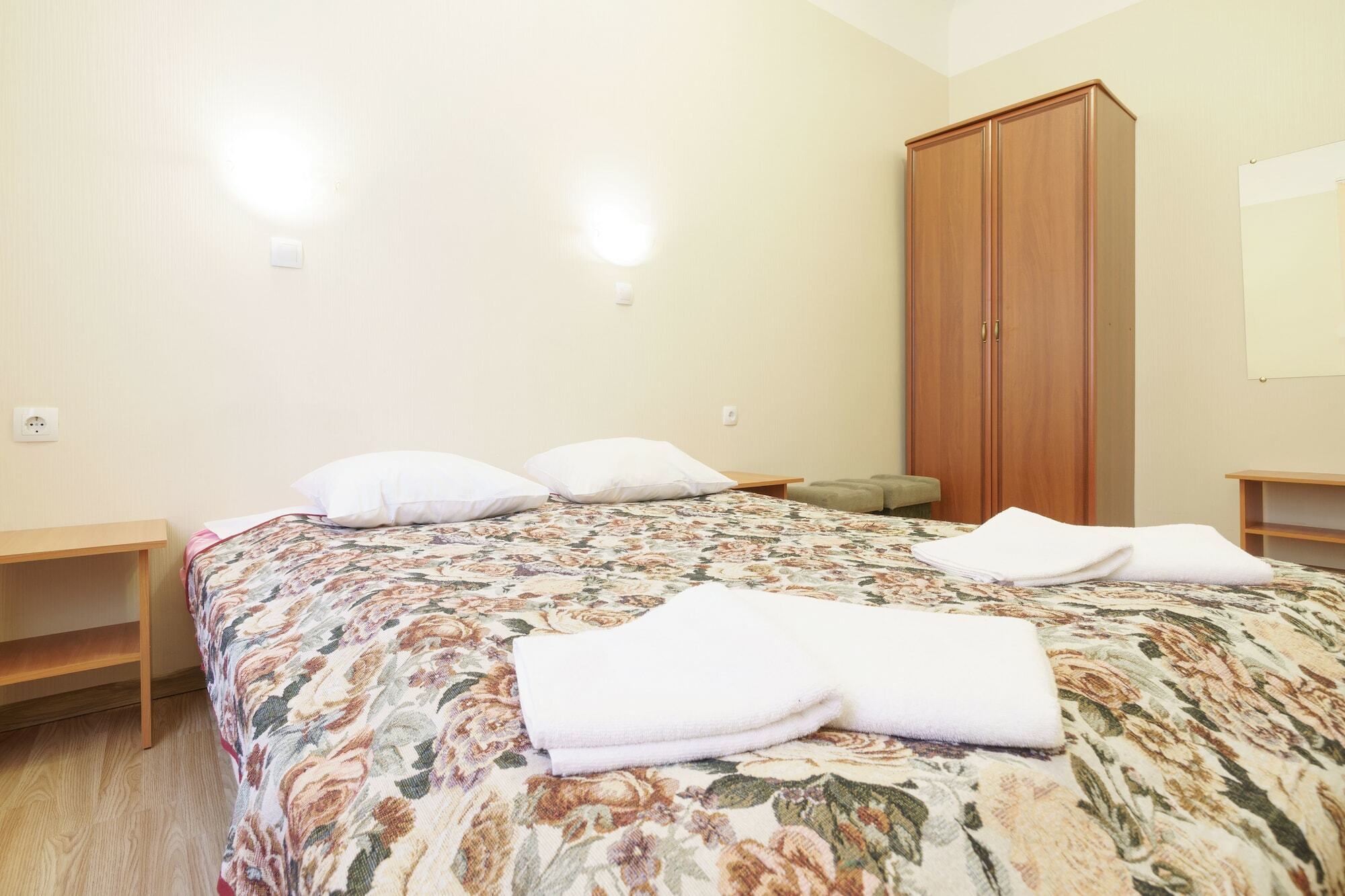 Hotel Knights Court Riga Esterno foto